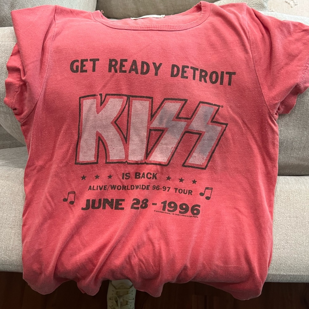 KISS graphic tee